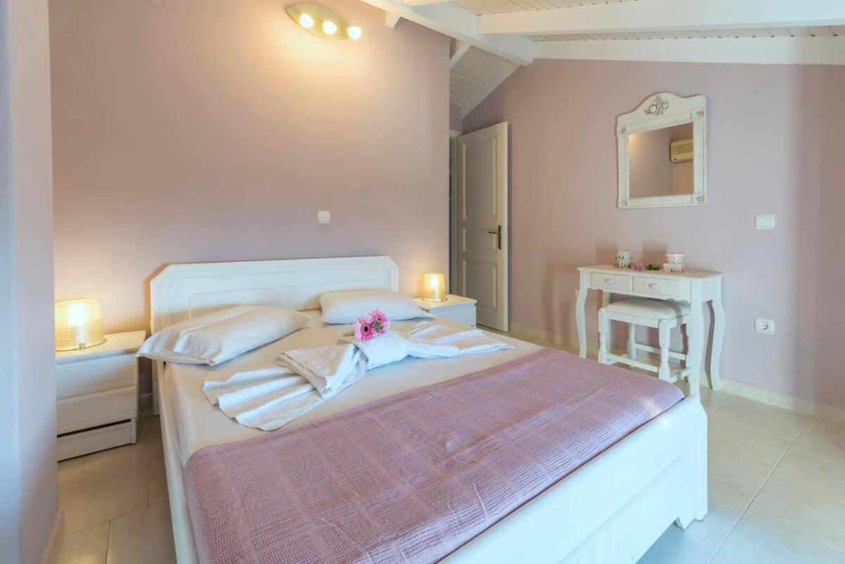 Paxoi Serene Oasis - Mylos Mediterranean Charm Arvanitakeika Eksteriør billede