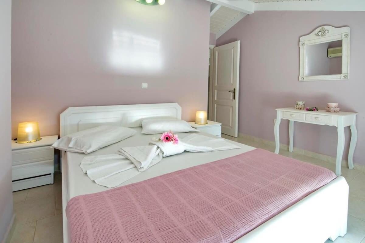 Paxoi Serene Oasis - Mylos Mediterranean Charm Arvanitakeika Eksteriør billede